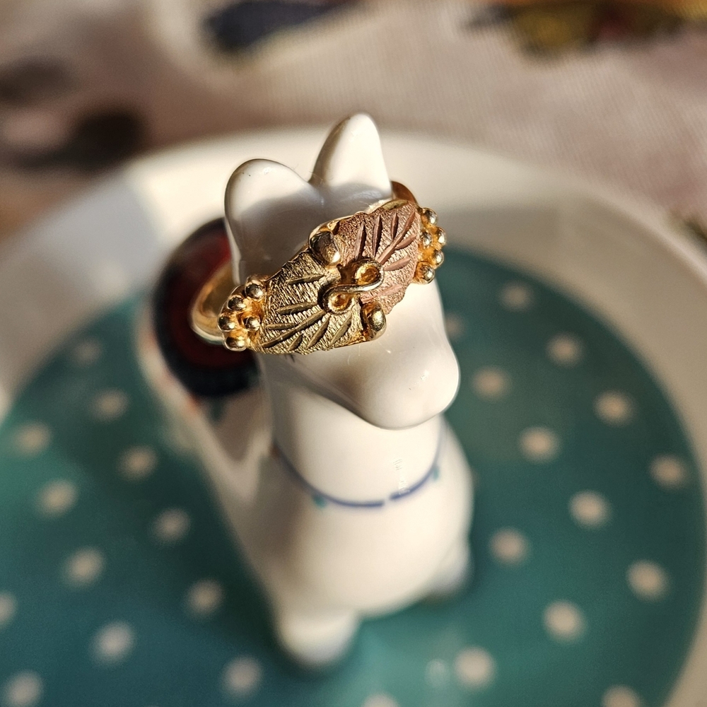 10k Black Hills Gold Leaf Design Ring